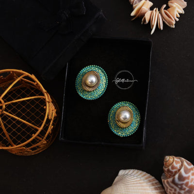 Round earring