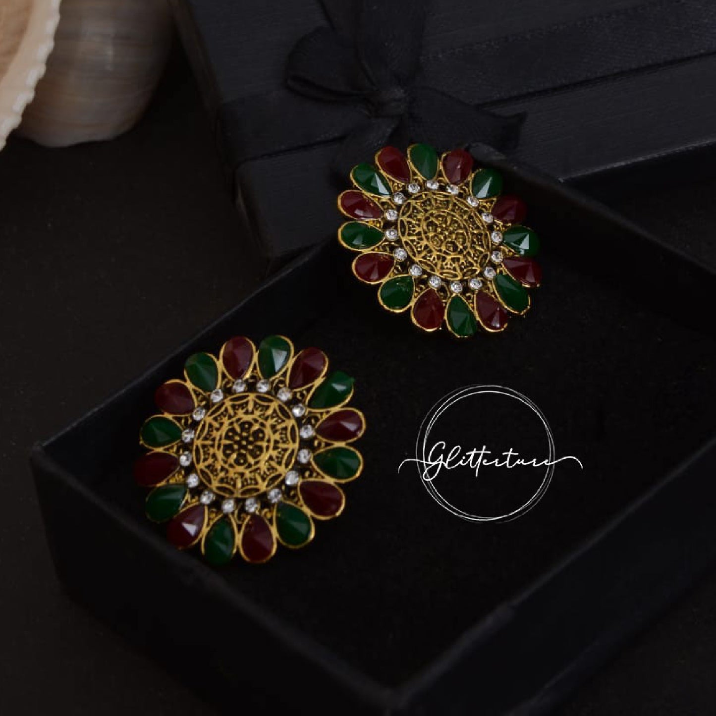 Round studs for womens